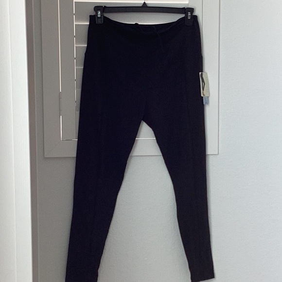 NWT Black Soft Plus Size Leggings, Size 1X, NWT - Picture 8 of 9